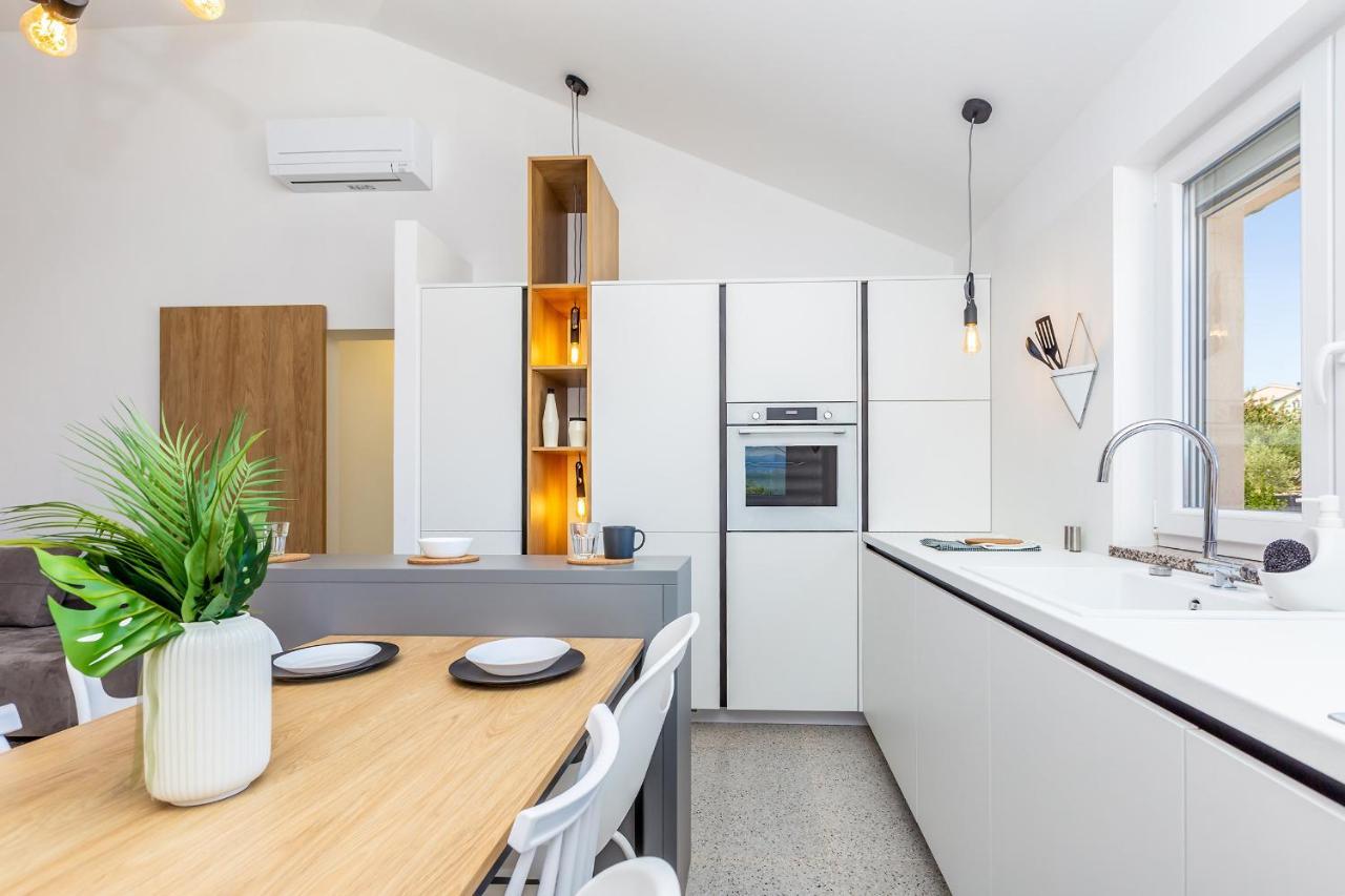 Apartment Laurus Salatić Екстериор снимка